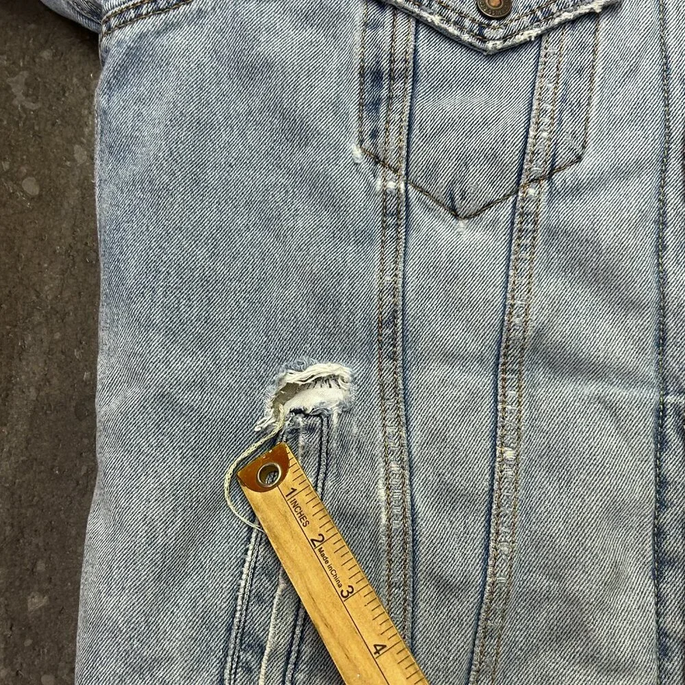 Levi’s Sherpa Lined Denim Trucker Jacket Size L Distressed Light Wash - Picture 10 of 13